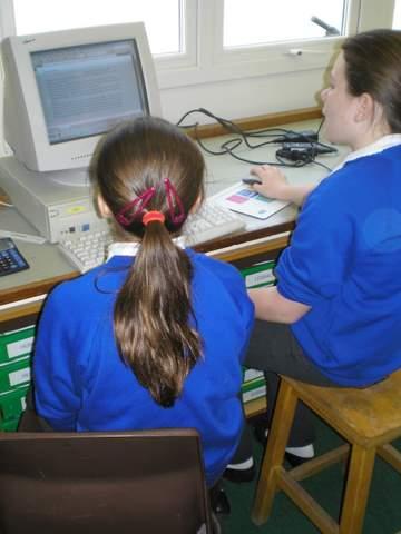 Putting_Together_The_Y6_Newspaper_09 (3)
